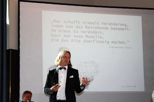 Herr Prof. Dipl.-Ing. Timo Leukefeld